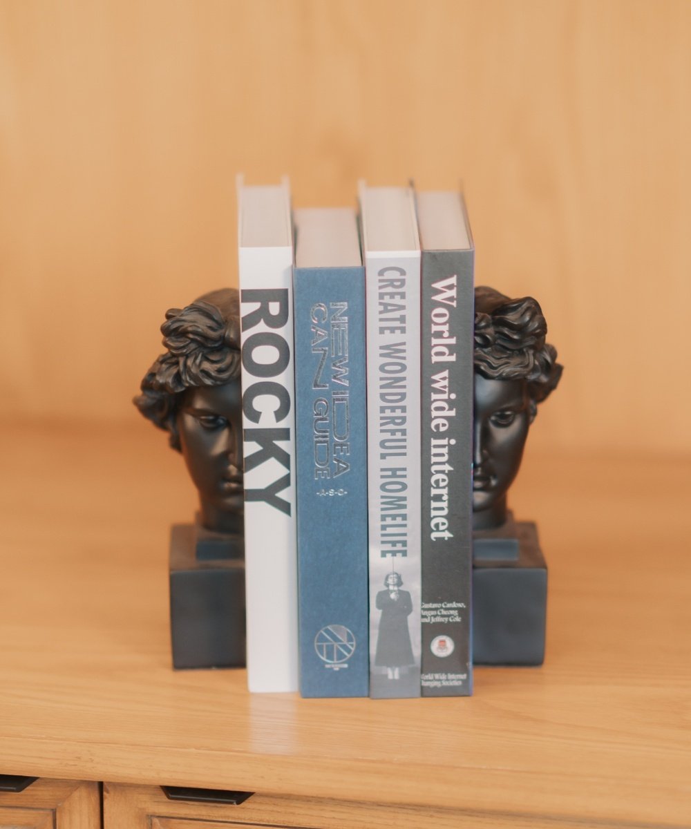 bookshelf decor