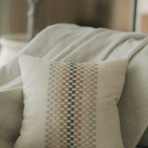 Minimalist pillow
